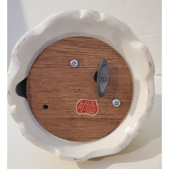 Lefton Music Box With Boy And Girl Sitting Together On A Bench Made In Japan - Picture 6 of 6